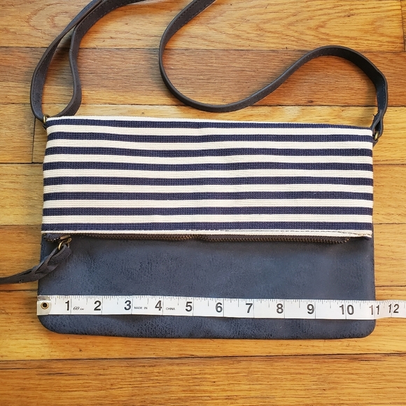 Style & Co fold over nautical striped crossbody bag - Picture 2 of 10